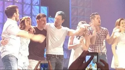 messi-y-nico-vazquez-en-la-obra-el-otro-lado-de-la-cama-en-2016_416x234