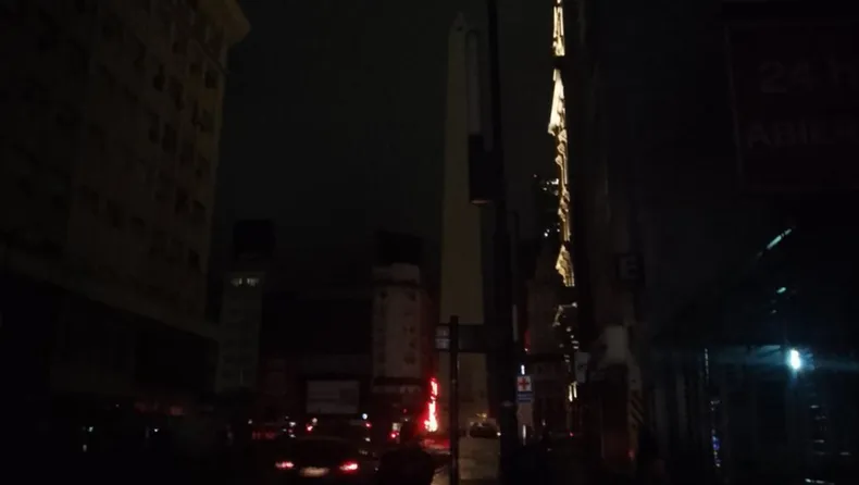apagon-masivo-luz-electricidad-edesur-edenor-obelisco-caba-amba