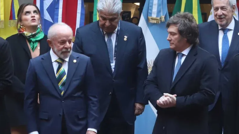 lula-da-silva-y-javier-milei-la-cumbre-del-mercosur-03-07-25