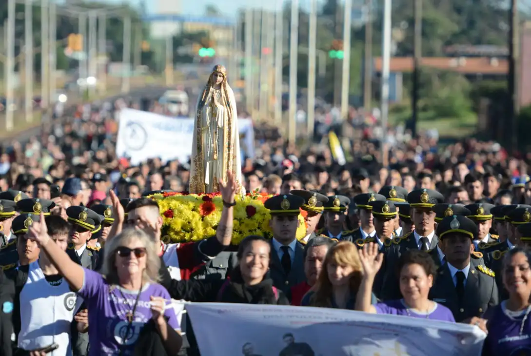 Peregrinacion-virgen-de-Fatima-en-Posadas-11-de-mayo-2025-8-Foto-Sixto-Farina